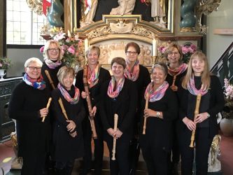 Das Flötenensemble vor dem Altar in St. Johannis zu Curslack